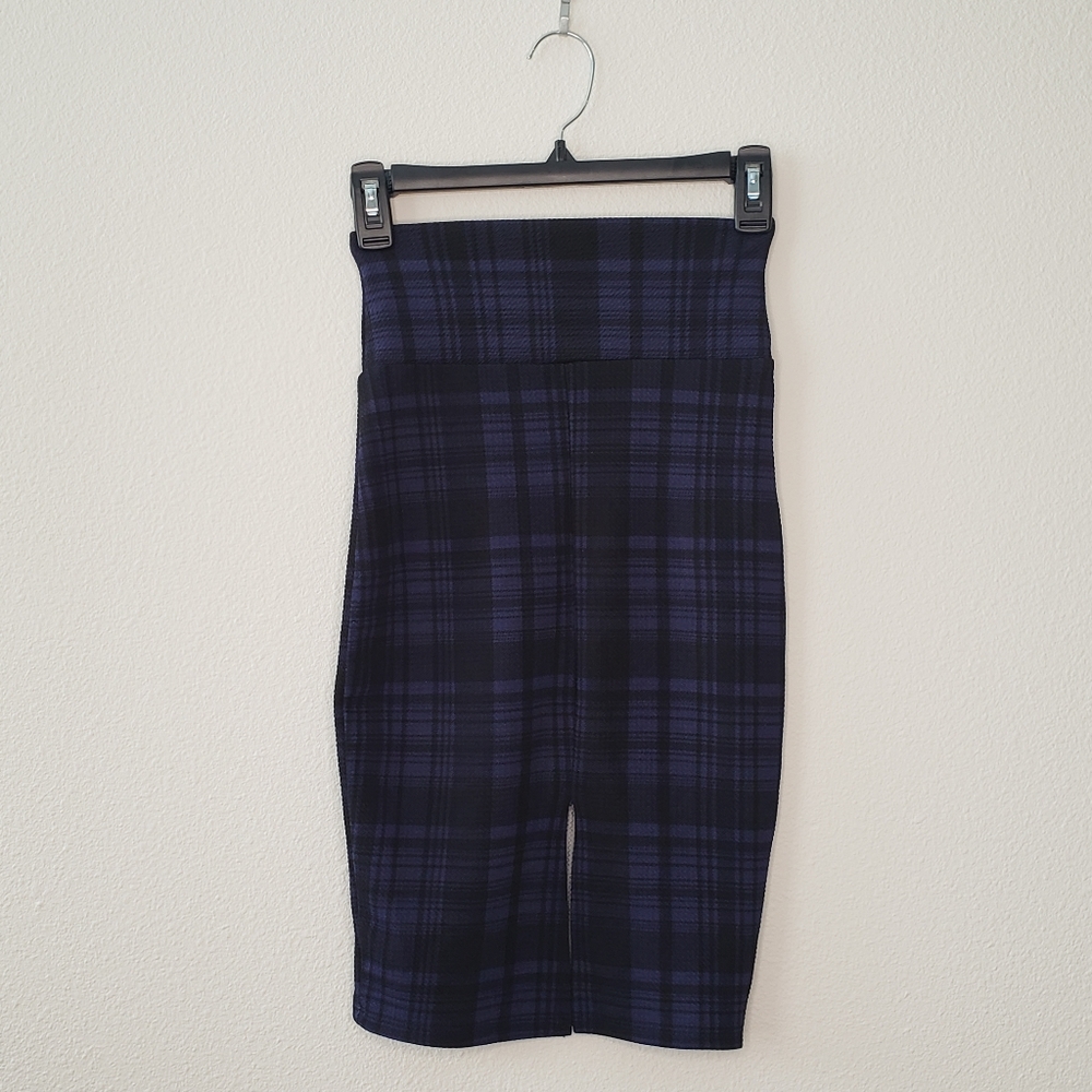 Ultra flirt navy  and black plaid pencil skirt - Picture 3 of 7